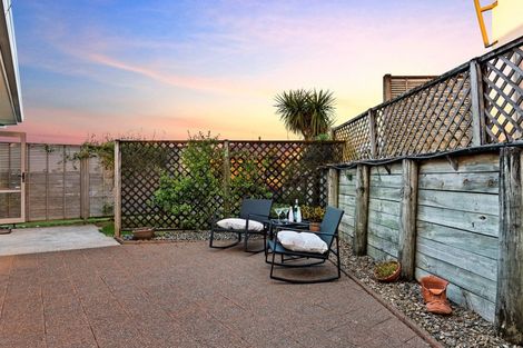 Photo of property in 20 Meadowviews Drive, Welcome Bay, Tauranga, 3112