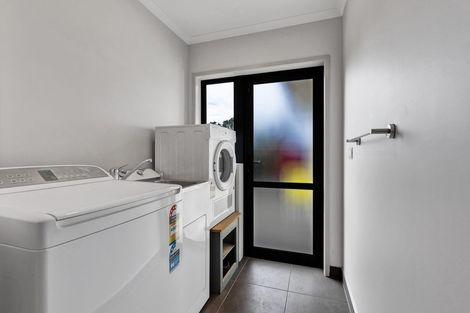 Photo of property in 3 Larlin Heights, Hawera, 4675