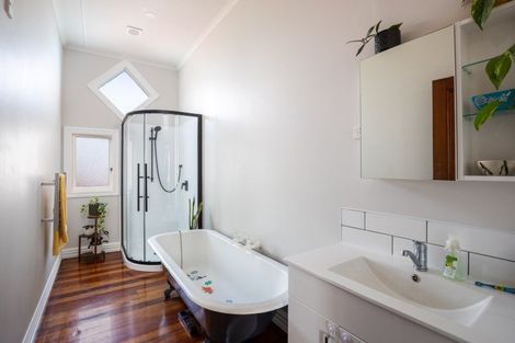 Photo of property in 22 Cutfield Street, Inglewood, 4330