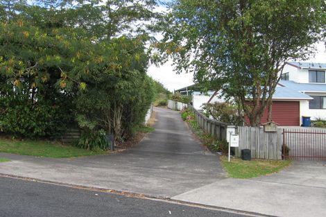 Photo of property in 6 Raphael Place, West Harbour, Auckland, 0618