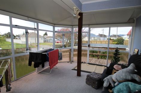 Photo of property in 30 Goldsmith Crescent, Levin, 5510