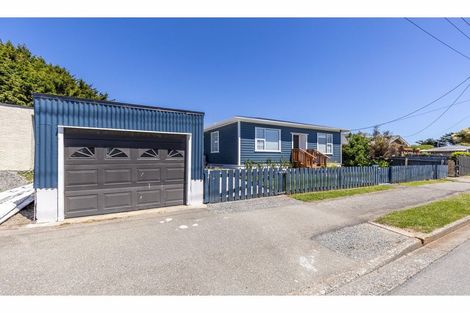 Photo of property in 28 Ocean Beach Road, Bluff, 9814