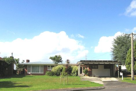 Photo of property in 52 Covil Avenue, Te Atatu South, Auckland, 0610
