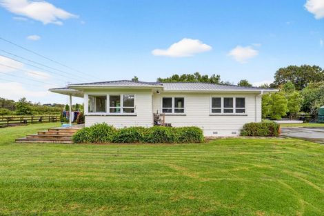 Photo of property in 61 Boord Crescent, Kumeu, 0891