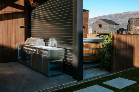 Photo of property in 2 Mccaw Mews, Wanaka, 9305