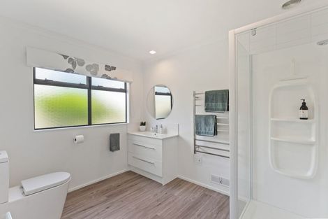 Photo of property in 30 Awanui Drive, Waikanae, 5036