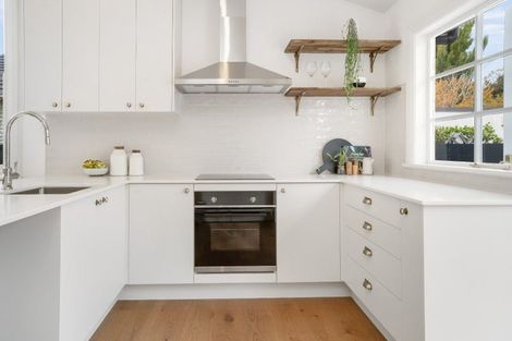 Photo of property in 64 Corson Avenue, Beckenham, Christchurch, 8023