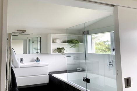 Photo of property in 2 Hanui Place, Massey, Auckland, 0614