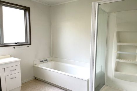 Photo of property in 32 Roick Parade, Glen Eden, Auckland, 0602