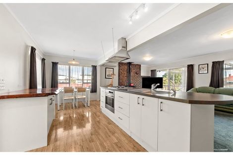 Photo of property in 13 Gladfield Lane, Te Atatu Peninsula, Auckland, 0610