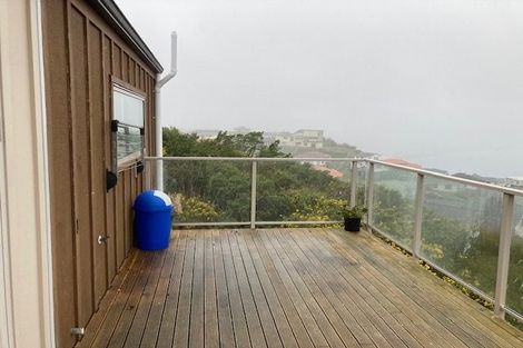 Photo of property in 6b Sunhaven Drive, Newlands, Wellington, 6037