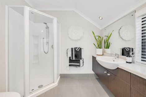 Photo of property in 14 Heidi Crescent, Flat Bush, Auckland, 2016
