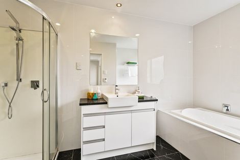 Photo of property in 311b Great North Road, Henderson, Auckland, 0612