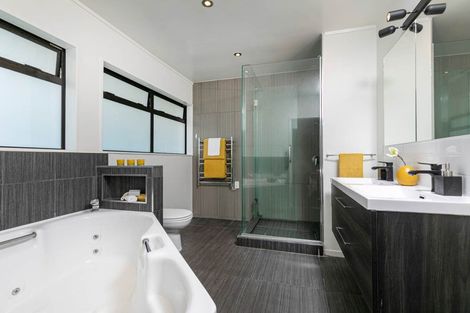 Photo of property in 2 Sandford Street, Campbells Bay, Auckland, 0630