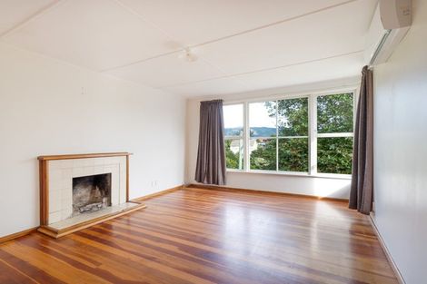 Photo of property in 6 Hereford Street, Cannons Creek, Porirua, 5024