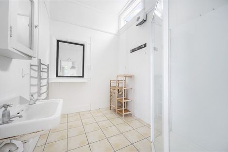 Photo of property in 54 Roxburgh Street, Mount Victoria, Wellington, 6011