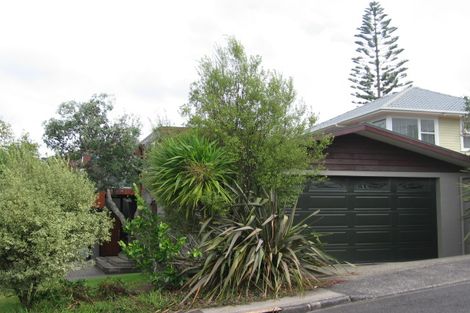 Photo of property in 15 De Val Drive, Titirangi, Auckland, 0604