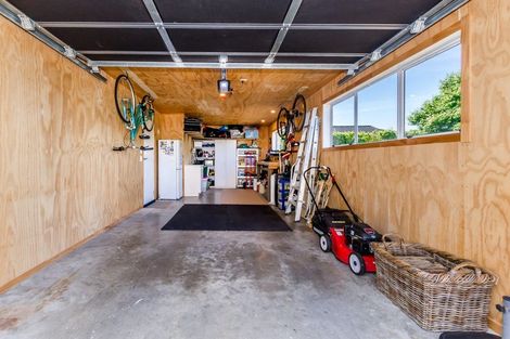 Photo of property in 44 Rewarewa Crescent, Waikanae, 5036