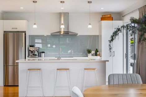 Photo of property in 3 Madden Avenue, Kumeu, 0810