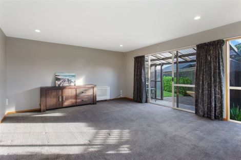 Photo of property in 28 Kirsten Place, Parklands, Christchurch, 8083