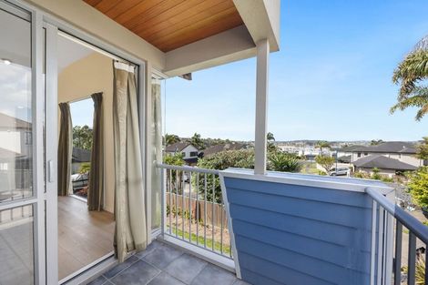Photo of property in 10 Lupetti Rise, West Harbour, Auckland, 0618