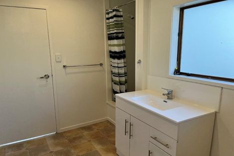 Photo of property in 12 Prince Regent Drive, Half Moon Bay, Auckland, 2012