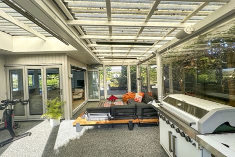 Photo of property in 273 Dowse Drive, Maungaraki, Lower Hutt, 5010