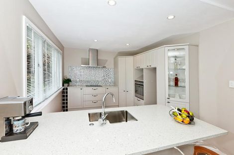 Photo of property in 124 Browns Bay Road, Rothesay Bay, Auckland, 0630