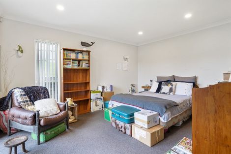 Photo of property in 4 Guinness Place, Massey, Auckland, 0614