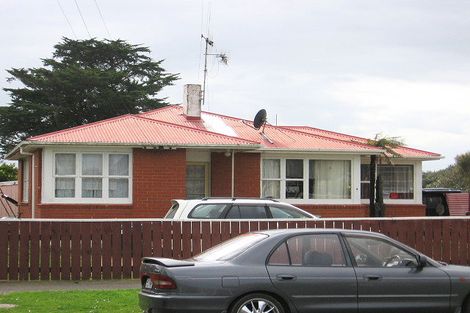 Photo of property in 4 Grenville Street, Levin, 5510