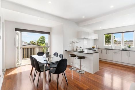 Photo of property in 2/117 Great South Road, Manurewa, Auckland, 2102