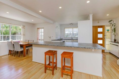 Photo of property in 2/51 Jillteresa Crescent, Half Moon Bay, Auckland, 2012
