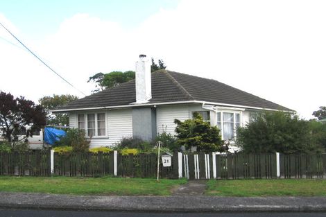 Photo of property in 21 Mackenzie Street, Te Atatu South, Auckland, 0610