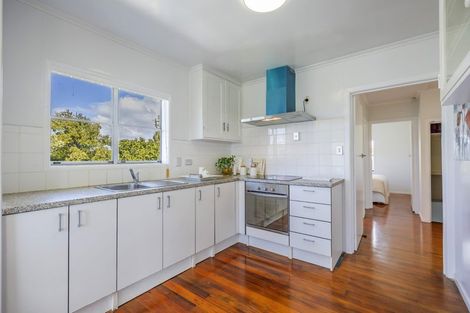 Photo of property in 21 View Road, Glenfield, Auckland, 0627