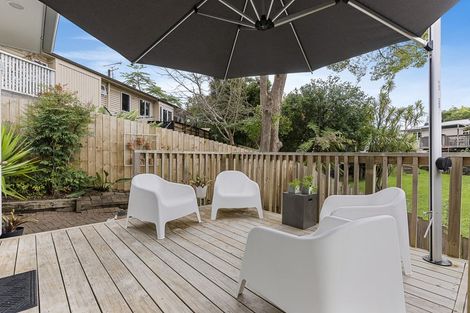 Photo of property in 2/58 Botany Road, Botany Downs, Auckland, 2010