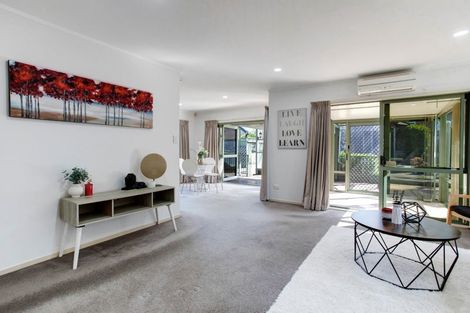 Photo of property in 15 Stratford Road, Manurewa, Auckland, 2105
