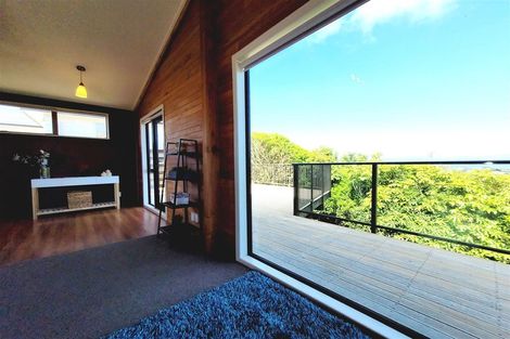 Photo of property in 10 Bayswater Place, Newlands, Wellington, 6037