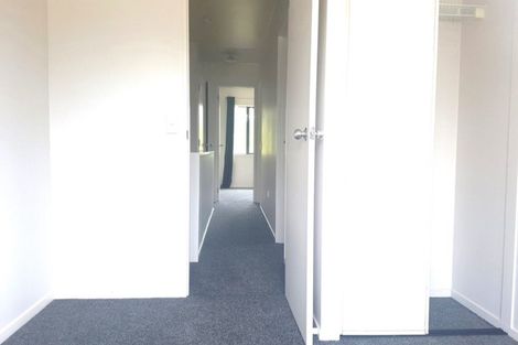 Photo of property in 10/10-26 John Jennings Drive, Oteha, Auckland, 0632