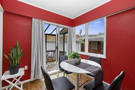 Photo of property in 2 Whirinaki Crescent, Heretaunga, Upper Hutt, 5018