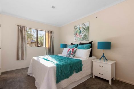 Photo of property in 25 Loughanure Place, Massey, Auckland, 0614