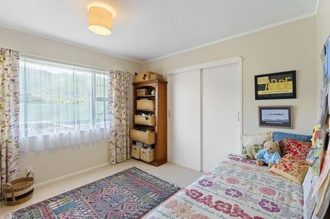 Photo of property in 22 Rewarewa Crescent, Waikanae, 5036