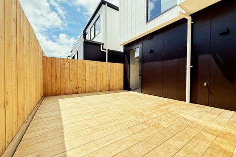 Photo of property in 4a Roberts Road, Matakatia, Whangaparaoa, 0930