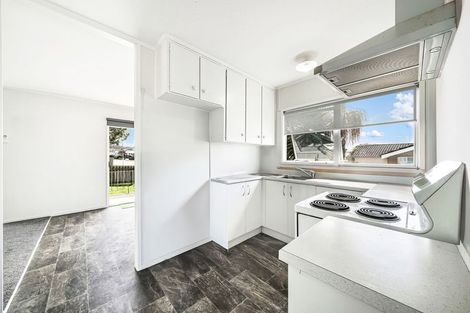 Photo of property in 93 Hyperion Drive, Randwick Park, Auckland, 2105