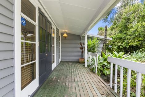 Photo of property in 9 Kamaka Road, Mangere Bridge, Auckland, 2022