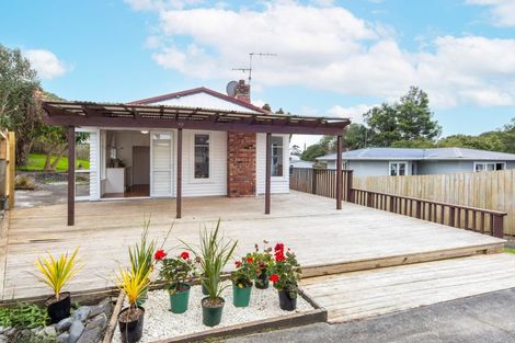 Photo of property in 114 Edmonton Road, Henderson, Auckland, 0612
