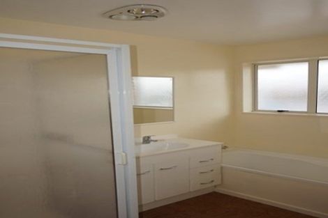 Photo of property in 2/80 Middlepark Road, Sockburn, Christchurch, 8042