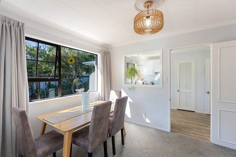 Photo of property in 56a Rewarewa Crescent, Waikanae, 5036