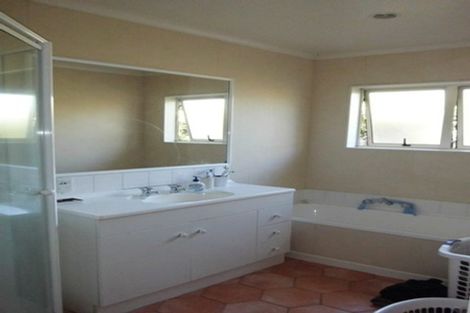 Photo of property in 4a Hugh Brown Drive, New Lynn, Auckland, 0600