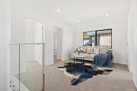 Photo of property in 142b Luckens Road, West Harbour, Auckland, 0618