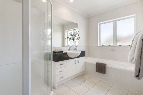 Photo of property in 9 Ballydonegan Rise, East Tamaki, Auckland, 2013